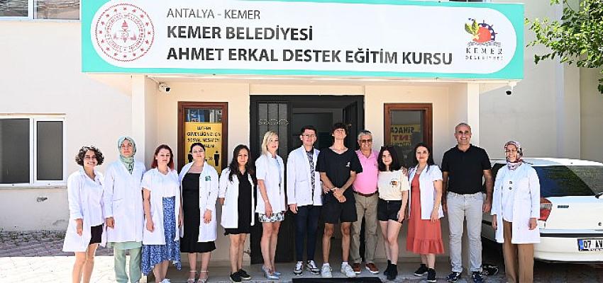 Kemer Belediye Başkanı Necati Topaloğlu tarafından gazinodan eğitim yuvasına dönüştürülen