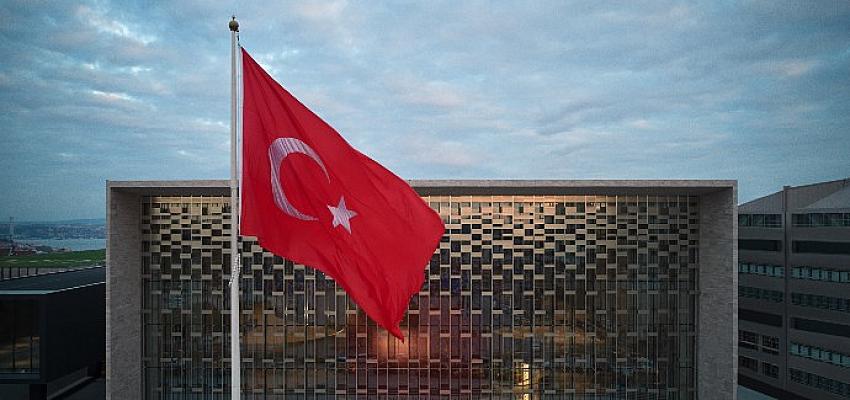 Atatürk Kültür Merkezinin, eşsiz mimarisini kalıcı sanat eserleri ile zenginleştirerek