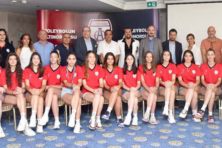 2022-23 sezonunda TVF Kadınlar 2. Ligde mücadele edecek olan Altınordu