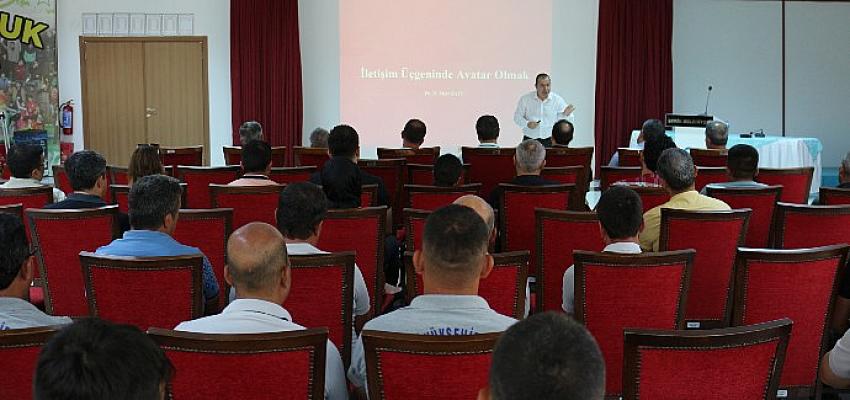 Antalya Büyükşehir Belediyesi Serik’te görev yapan personeline yönelik ‘İletişim üçgeninde