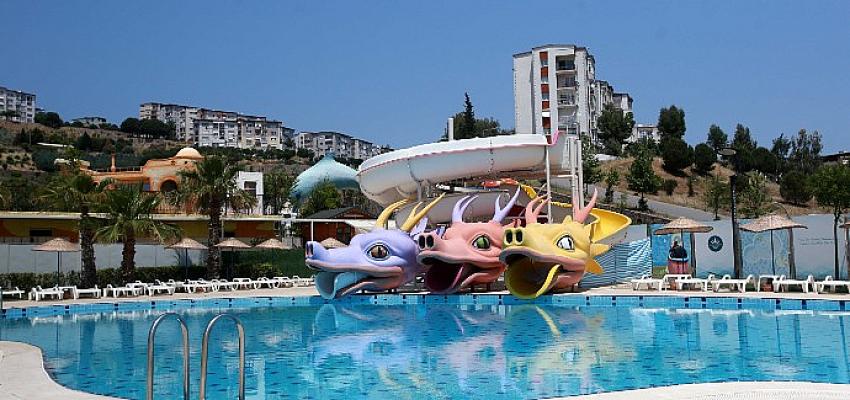 Karabağlar Belediyesi’nin Uzundere Rekreasyon Alanı’ndaki Aqua Yaşam Yüzme Havuzları ve
