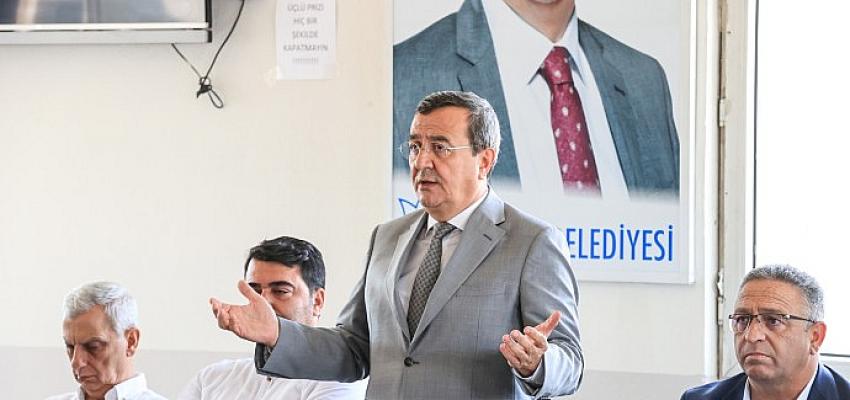 Konak Belediyesi’nin tüm birimlerini ve şantiyelerini ziyaret ederek, çalışanların Kurban