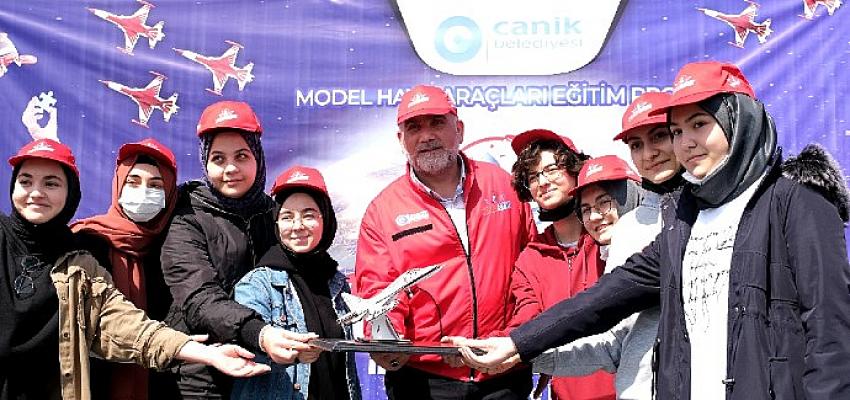 Canik Belediyesi tarafından TEKNOFEST 2022’ye özel olarak tasarlanıp üretilen ürünler