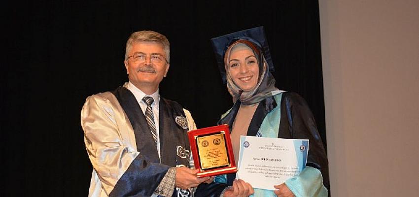 Ege Üniversitesi (EÜ) Aliağa Meslek Yüksekokulu 2021-2022 Akademik Yılı Mezuniyet