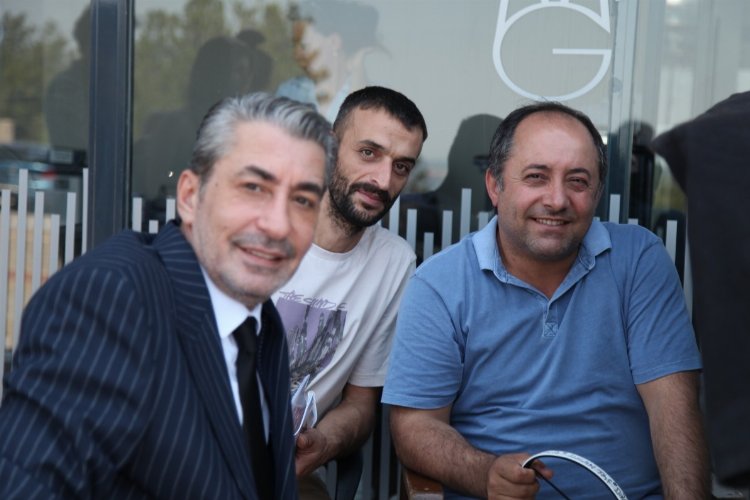 Yapımcılığını Okan Karacan'ın senaristliğini ve yönetmenliğini İhsan Taş'ın üstlendiği Filme