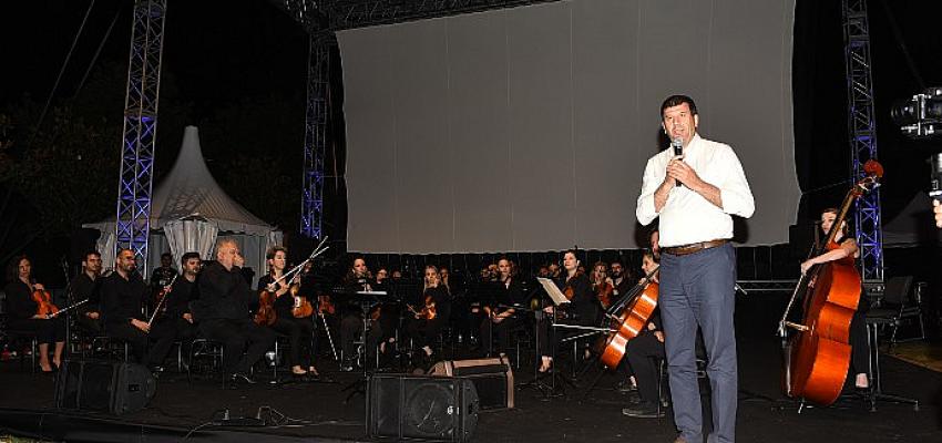 Kadıköy Belediyesi’nin bu yıl ikincisini düzenlediği Kalamış Yaz Festivali, Charlie