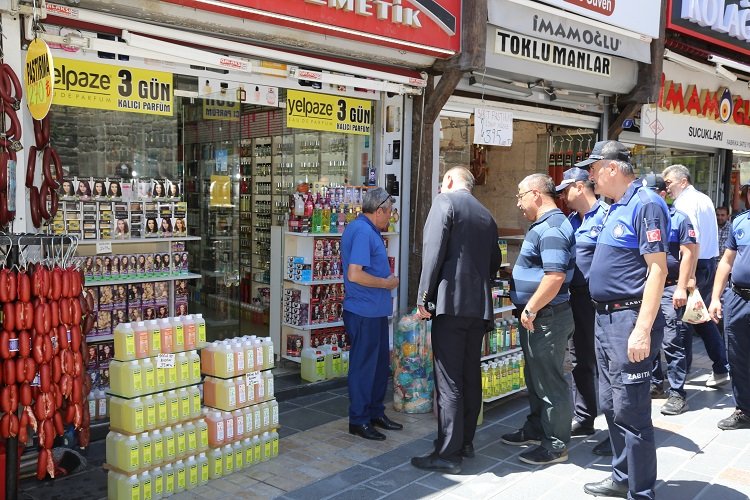 Kayseri Büyükşehir Belediyesi zabıta ekipleri, yaklaşan Kurban Bayramı öncesi teyakkuz