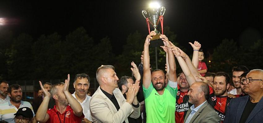 Gölcük Köyleri Futbol Turnuvası finalinde Selimiyespor’u mağlup eden Hasaneynspor şampiyon