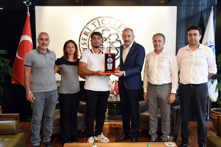 Kayseri Ticaret Odası (KTO) Başkanı Ömer Gülsoy, Yükseköğretim Kurumları Sınavı'nın