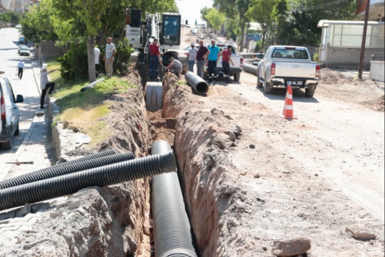 Nevşehir Belediyesi tarafından altyapısı yenilenen Dr. Sadık Ahmet Caddesi’nde yağmur