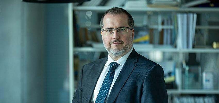 Uluslararası danışmanlık, denetim, vergi, strateji ve kurumsal finansman şirketi EY