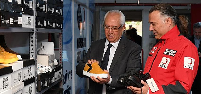 Karabağlar Belediyesi ve Türk Kızılayı işbirliğiyle yaşama geçirilen “Sosyal Butik”,