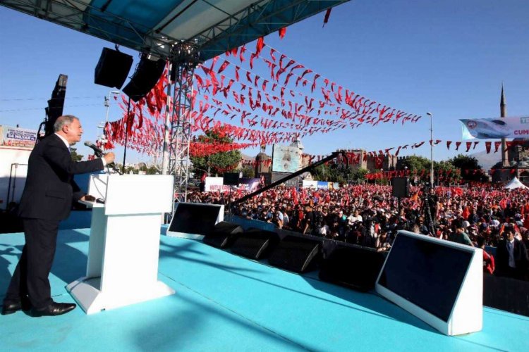 Milli Savunma Bakanı Hulusi Akar, Yunanistan'daki Türk okullarının faaliyetlerinin askıya