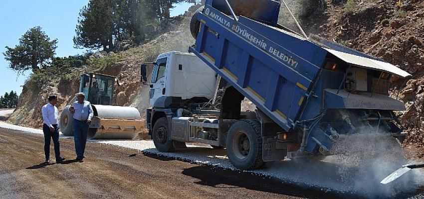 Elmalı Yuva Yayla Yolunda sathi asfalt çalışması Antalya Büyükşehir Belediyesi