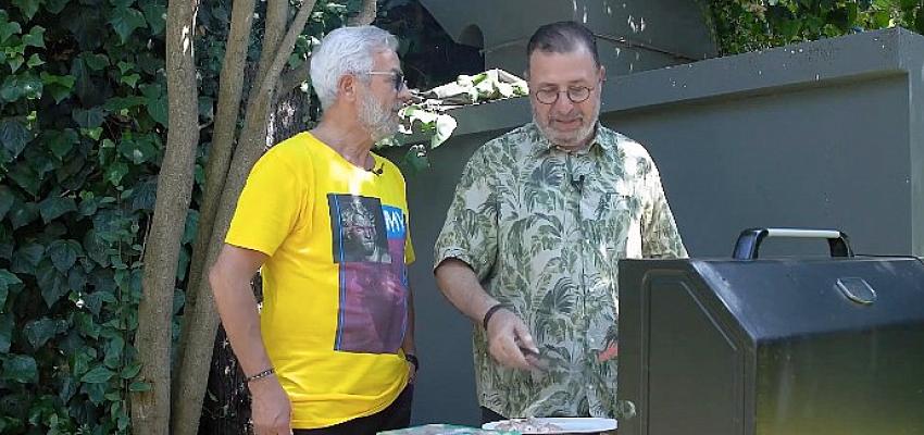 Oyuncu Zafer Algöz ile oyuncu, senarist ve yazar Can Yılmaz,
