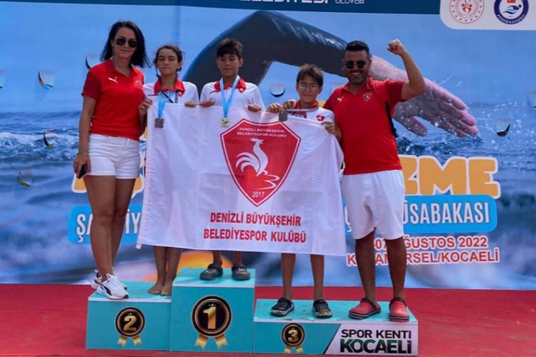 Denizli Büyükşehir Belediyespor Yüzme Takımı sporcusu İbrahim Burhan, Kocaeli’de düzenlenen