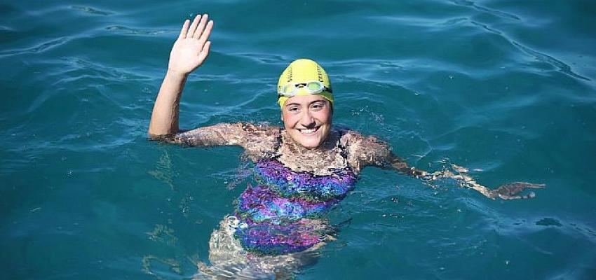 Ege Üniversitesi Spor Bilimleri Fakültesi öğrencisi 21 yaşındaki Aysu Türkoğlu,