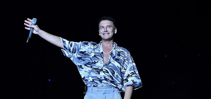Türkiye’nin en büyük gezici müzik festivali Fanta Fest’in beşinci konseri,