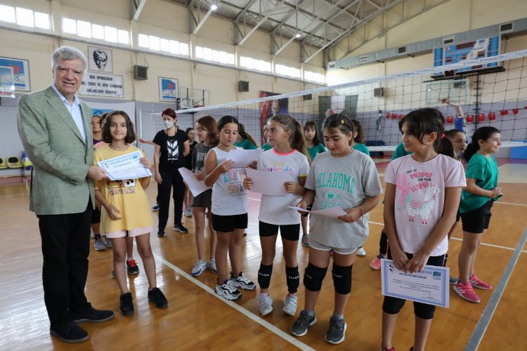 İzmir'de Narlıdere Belediyesi’nin yaz dönemi için açtığı 'Temel Spor Eğitimi