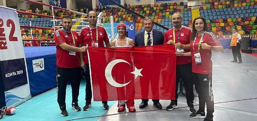 Bağcılar Belediyesi sporcularından Emine Arslan, Konya’da düzenlenen 5. İslami Dayanışma