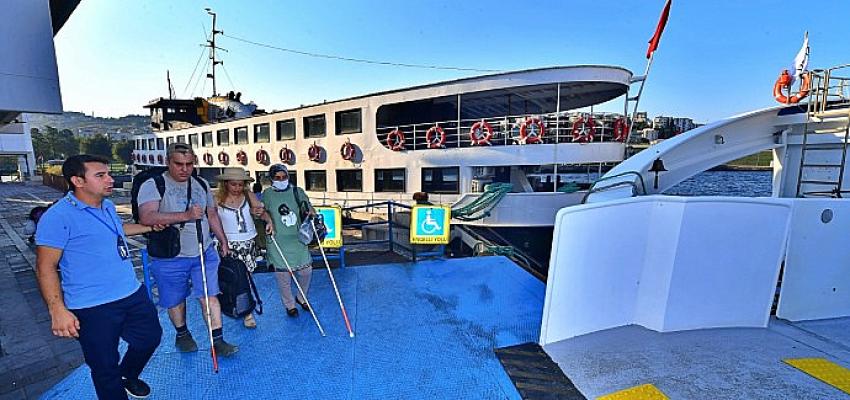 İzmir Büyükşehir Belediyesi engelli yurttaşların yaz aylarını en güzel şekilde