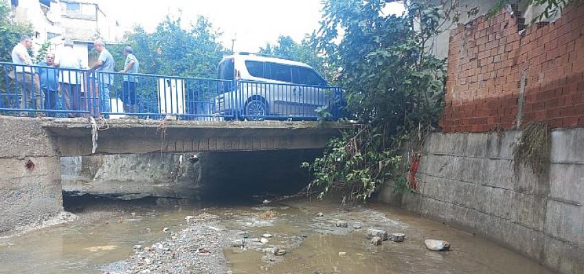 İZSU Genel Müdürlüğü etkili olan kısa süreli sağanak yağışın bazı