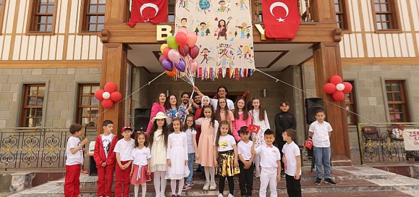 Nuhoğlu Vakfı tarafından yörenin yetenekli çocuklarını resim ve müzik alanlarında