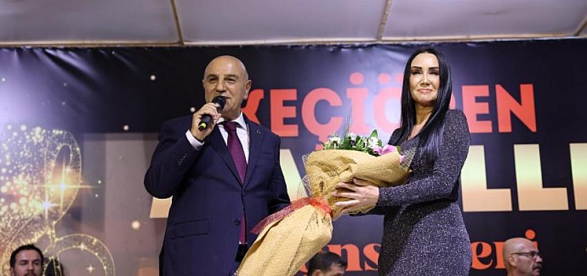 Keçiören Belediyesi tarafından ilçedeki Bağlarbaşı Mahallesi’nde gerçekleştirilen mahalle konserinde Türk
