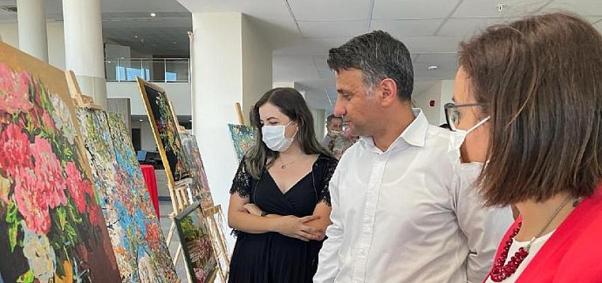 Kızılay Kartal Huzurevi’nin yaşlılara yönelik açtığı el sanatları kursları meyvelerini