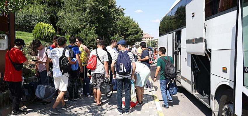 Nevşehir Belediyesi’nin düzenlediği Afyon ve Mersin Gençlik Kampları sportif faaliyetler,