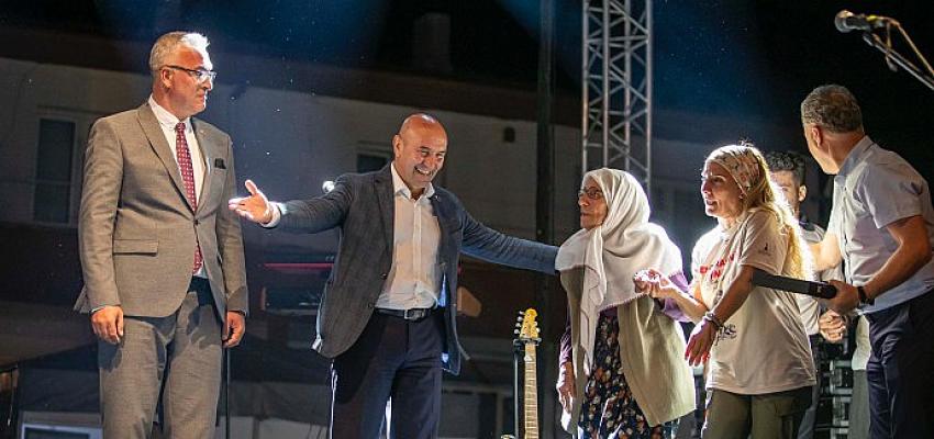 Zafer ve Anma Yürüyüşü etkinlikleri Barış ve Türkiye söyleşisi ile