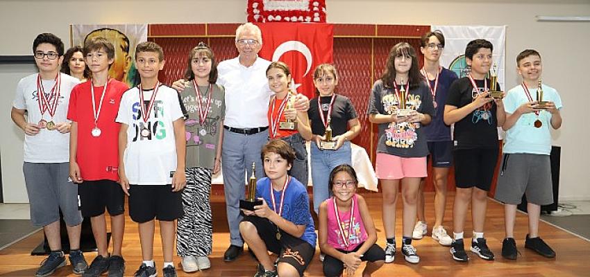 Geniş katılımlı satranç turnuvalarını geleneksel hale getiren Ödemiş Belediyesi, ilçenin