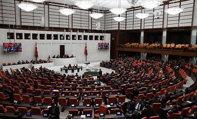 Kamuda çalışan 458 bin 615 sözleşmeliye kadro verilmesini öngören kanun