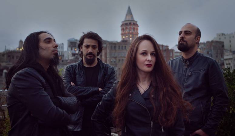 İstanbul çıkışlı senfonik metal grubu Orpharion, ilk albümleri “A Faraway