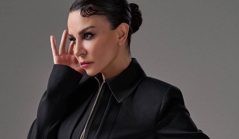Türk rock müziğinin güçlü sesi Fatma Turgut, dinleyicilerini biten bir