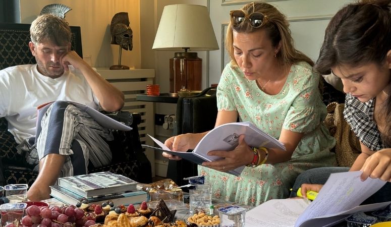 Yapımcılığını AKC Sinema Tv – Bilal Kalyoncu’nun üstlendiği, başrollerini Cihangir